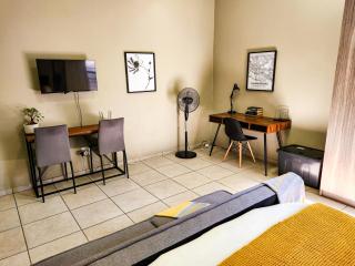 No Loadshedding Fast WiFi Lux Apartment - Johannesburg - 5
