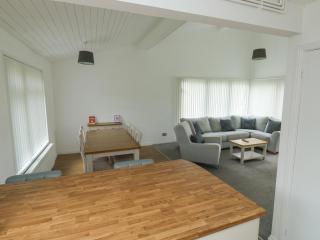 Harcombe House Bungalow 1 - 8