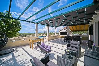 Secluded vacation house Bračuta with swimming pool - Pučišća - 0