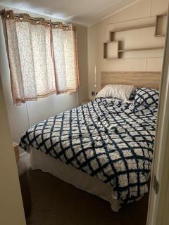 Stunning10 Berth Caravan With Decking At Broadland Sands In Suffolk Ref 20082Bs - 4