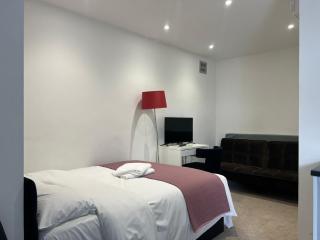 Redbridge Studio Retreat - Ilford - 1