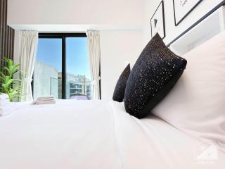Luxury and Elegance at Aziz Riviera Studio with Balcony - Dubái - 8