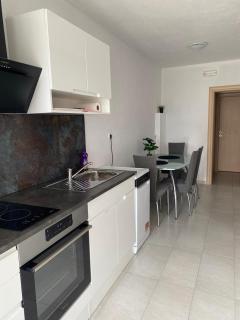 Apartment Tina, Modern, Private SeaView Outdoor Terrace, BBQ, close to beach, 2 bedrooms - Trogir - 5