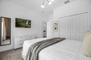 5 Bedrooms- 4 Bathrooms- Storey Lake 4198 Pd - Kissimmee - 1