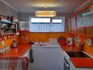 Retro Inspired Holiday Home in the Norfolk Broads - Stalham - 0
