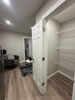 Luxurious Home in NW Calgary, Free Parking, High Speed Internet, Near Grocery and Airport - 3