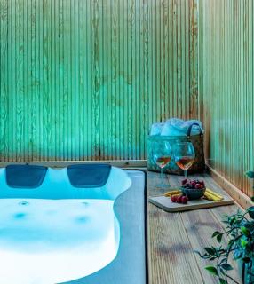 Amelia jacuzzi maisonette Ath Center - Athens - 0