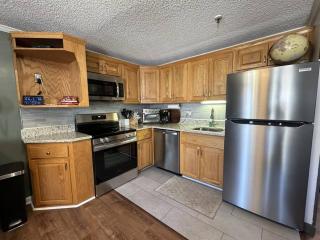 Stroll to Slopes, Village Area, Ski in-out MtLodge 308 - Snowshoe - 9