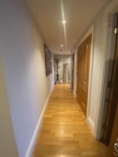 Aircon in all Rooms Desirable 2bed Flat in Chelsea - 6