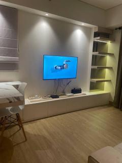 Cozy Apartment in Cikarang with Lake View - Cikarang - 5