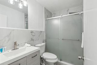 Spacious 3BR Villa in Miami with Fenced Backyard - Miami - 3