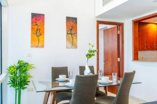 Stunning skyline- lake view modern cozy apartment - Dubai - 1