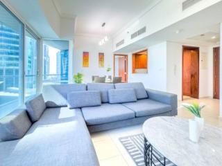Stunning skyline- lake view modern cozy apartment - Dubai - 7