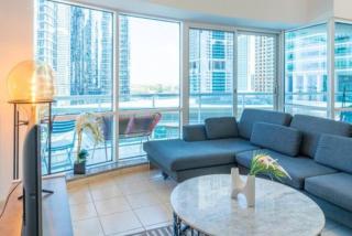 Stunning skyline- lake view modern cozy apartment - Dubai - 8