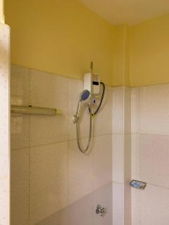 JKIA SGR Transit Pod - Small Room With Shower & Sofa Bed - Syokimau - 5
