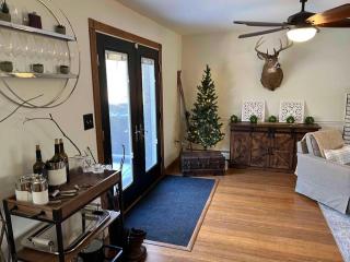 Luxe 4 bedroom Oasis with Hot Tub - Jim Thorpe - 4