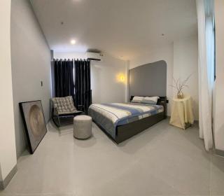 The Corner of Contemporary - 7