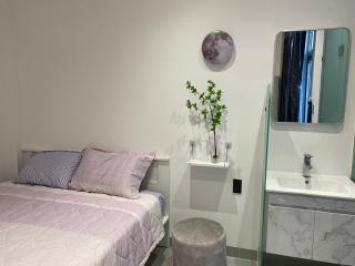 The Corner of Contemporary - - 1