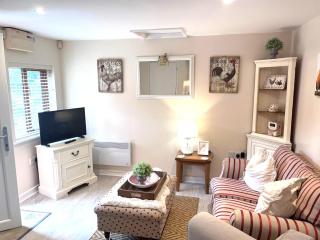 Bridge Farm Holiday Cottages - Cow Honeybourne - 9