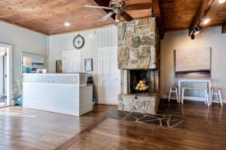 The Lighthouse Inn & Suites - 3