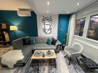 Luxury Cityview Apartment with Garden - 3