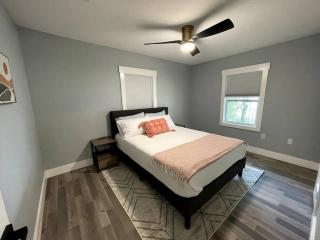 Cozy Savannah 5BR Home - 3