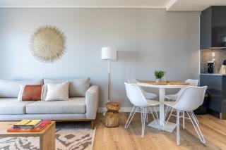 Burmeister 401 - 2 Bedroom Apartment across from Ocean - Onsite Parking - Cidade Do Cabo - 3