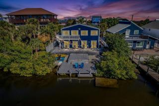 A Fishermans Dream Riverfront Retreat with Dock Only a 3-minute walk to beach 5906S - New Smyrna Beach - 0