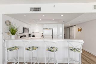 Beautifully decorated oceanfront 33 corner unit in Ocean Condo 401 - New Smyrna Beach - 1