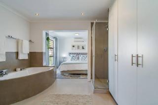 Chic, Cozy, Modern, Secure and Centrally Located - Cape Town - 7