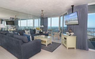 Ocean Condo 104 ~ Ground Floor Corner Condo with wrap around balcony Walk right out to Pool - New Smyrna Beach - 8