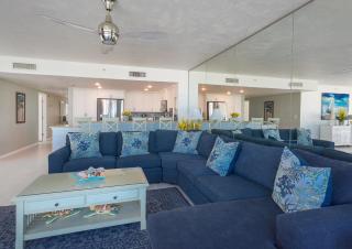 Ocean Condo 104 ~ Ground Floor Corner Condo with wrap around balcony Walk right out to Pool - New Smyrna Beach - 6