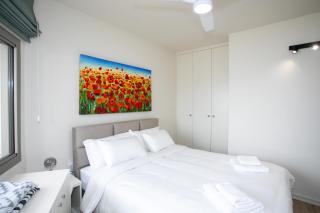 Palmove Luxurious Beachfront Apt - Larnaca - 2