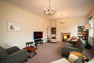 4 Bedroom Apartment in Central Matlock with River Views - 0