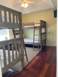 Relaxing Oasis Private House with Pool - 3