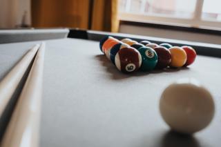 Comfy 3BR Home - Pool Table - Games - Sleeps 8 - Manchester - 8