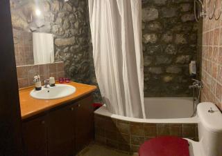 Potis Stone House - - 4