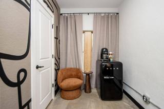 Walk to Bathhouses, Historic DTWN Hot Springs, Room # 300 - 5