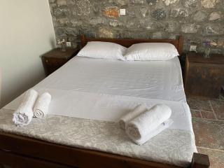 Potis Stone House -  - 3