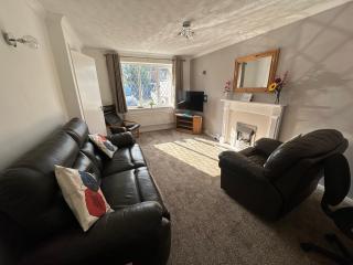 Hinckley Home Sleeps 5 Complete House - Leicester - 6