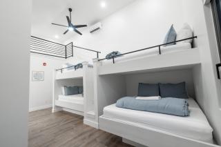 The Barefoot Bungalow - Hurricane - 9