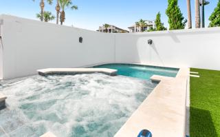 Queen Of Crystal Shores Luxury Beachfront Retreat - 7