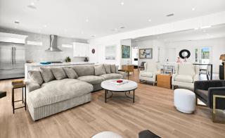 Queen Of Crystal Shores Luxury Beachfront Retreat - 2