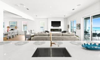 Queen Of Crystal Shores Luxury Beachfront Retreat - 2