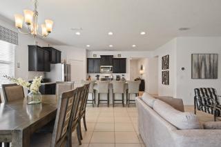 Exclusive Solterra Resort Home - Prime Location - Davenport - 1