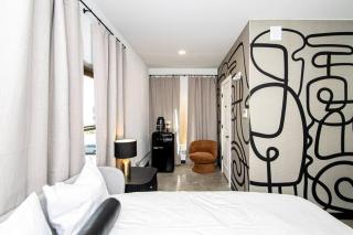 Steps to Bathhouses, Restaurants, Heart of Downtown, Room # 301 - Hot Springs - 0