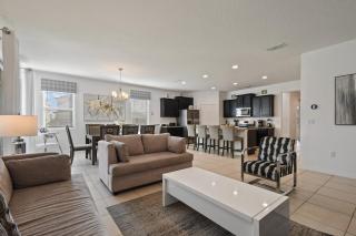Exclusive Solterra Resort Home - Prime Location - Davenport - 4