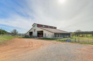 Pet-Friendly Purdy Home with Horse Stables and Trails! - 9
