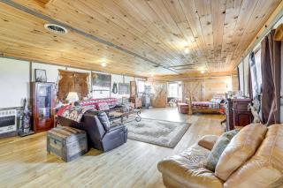 Pet-Friendly Purdy Home with Horse Stables and Trails! - 8