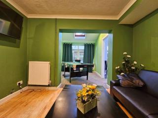 The Pond House - Crawley - 2
